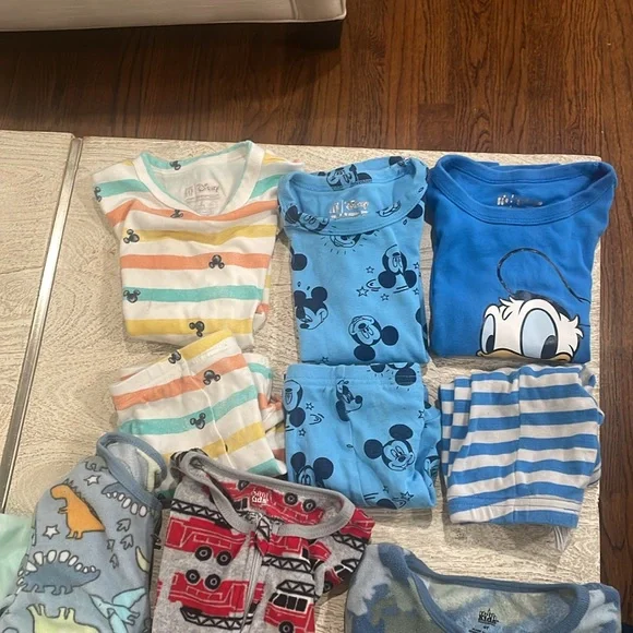 Boys 5T Pajamas Bundle Carters, and Gap Brands. - Picture 12 of 12